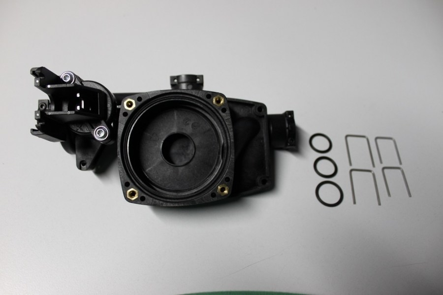 Корпус насоса Grundfos приводом (адаптером) шагового двигателя (7825722) для настенных котлов марки Viessmann Vitopend